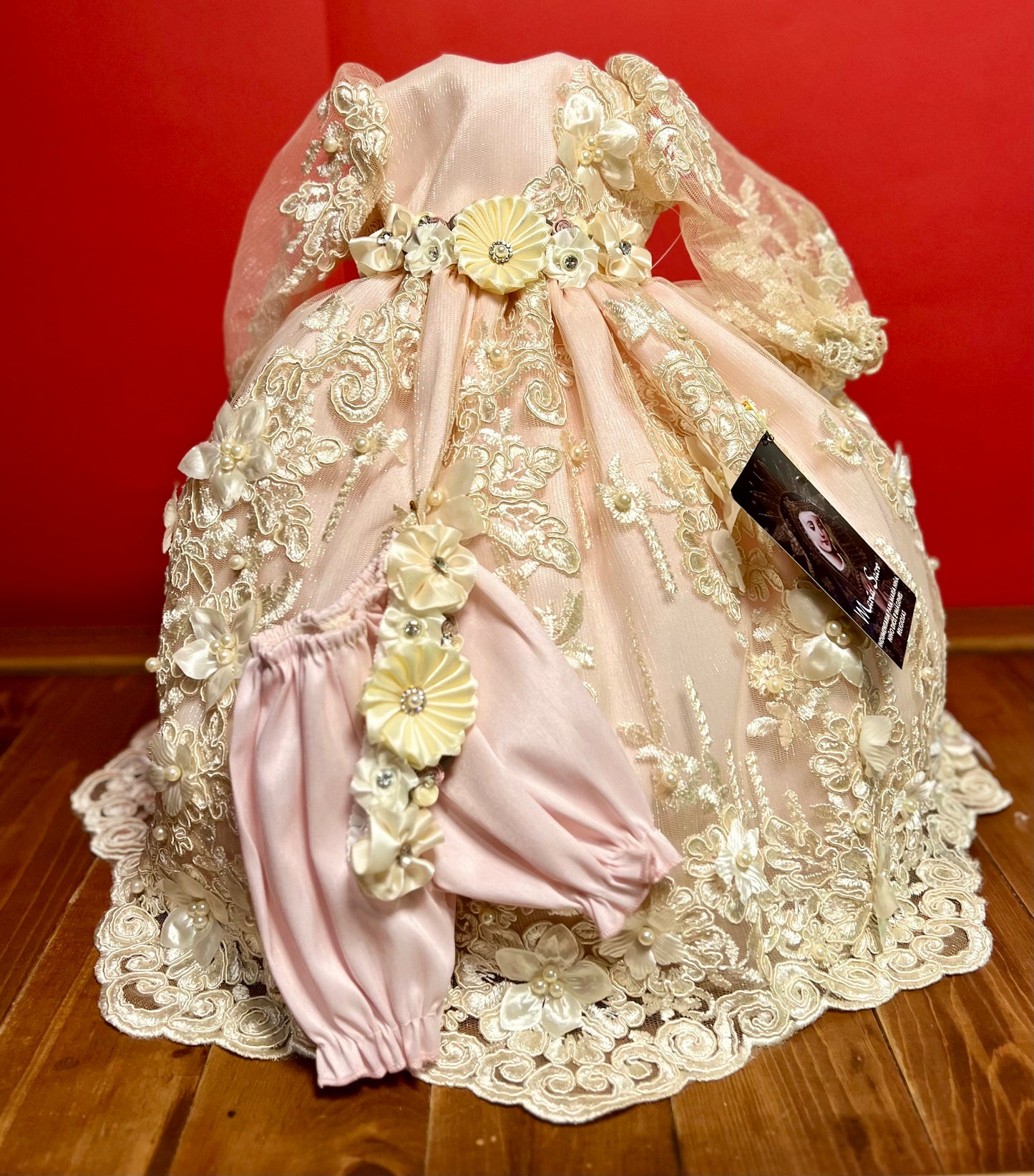 Vestido con accesorios modelo Gris